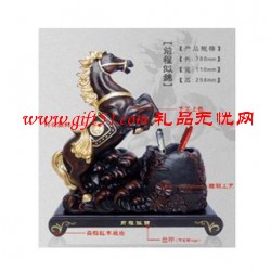 马到成功办公笔筒摆件